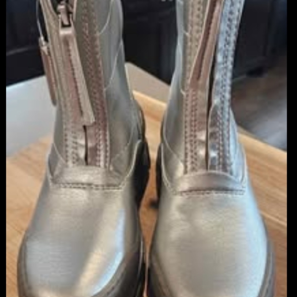 NWT Women's Franco Sarto Metallic Silver Winter Boots Size 5.5M